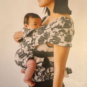 Tushbaby - The Pearl Wrap Carrier - Abstract